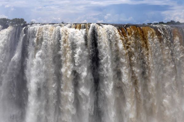 ジンバブエ・Victoriafalls「南部アフリカ旅(ジンバブエ)」の写真：ヴィクトリアの滝 ジンバブエ側
3月に行...