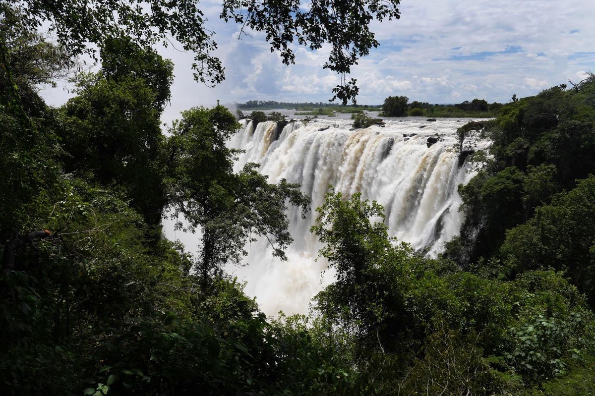 ヴィクトリアの滝 ザンビア側
リビングストンの町まではタクシーで！