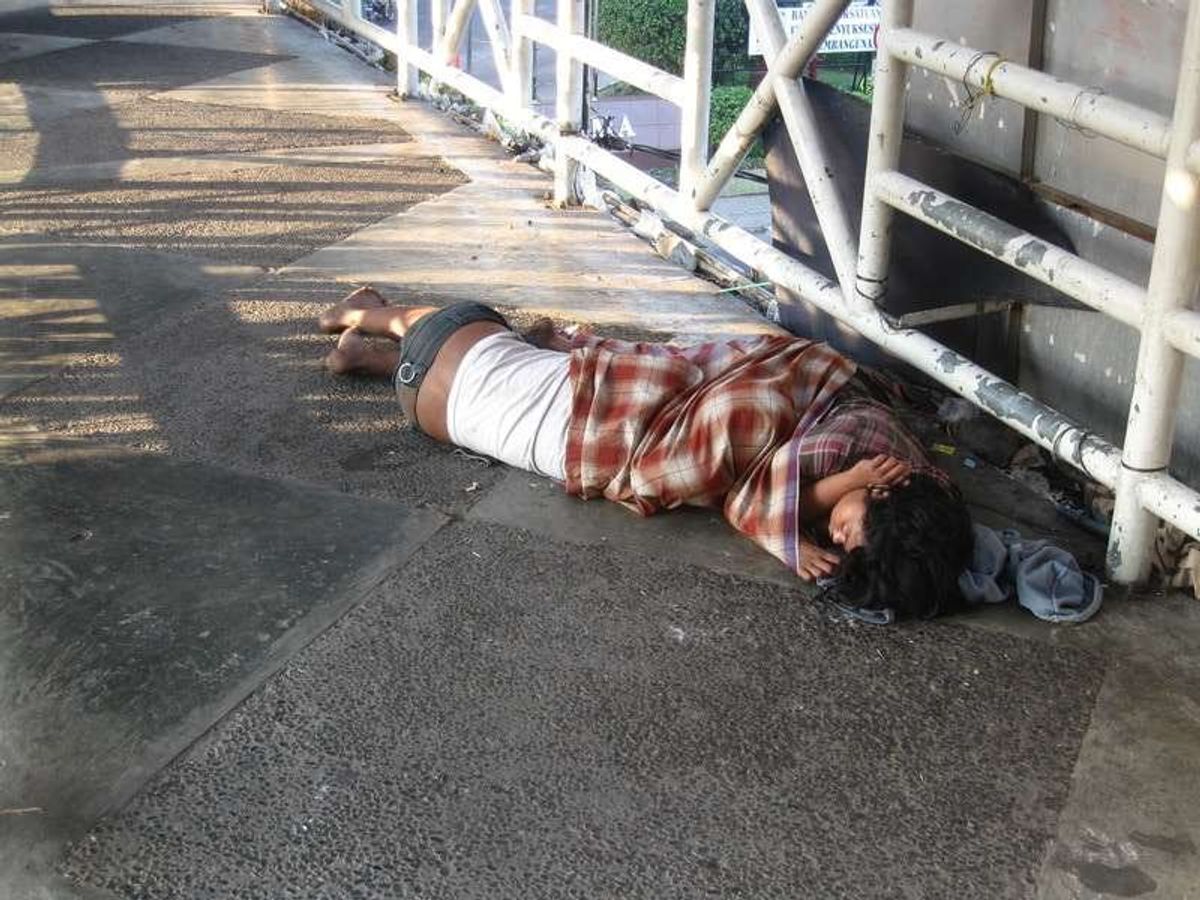 ホームレスの親子
他にも沢山野宿していました。