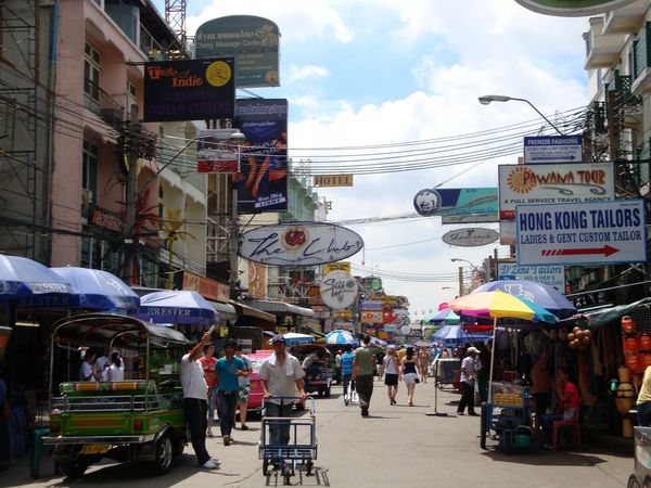 タイ・バンコク、グラビ、プーケット「初めてのタイ旅行🇹🇭」の写真：2008年のカオサン。
宿狭いけど一泊4...