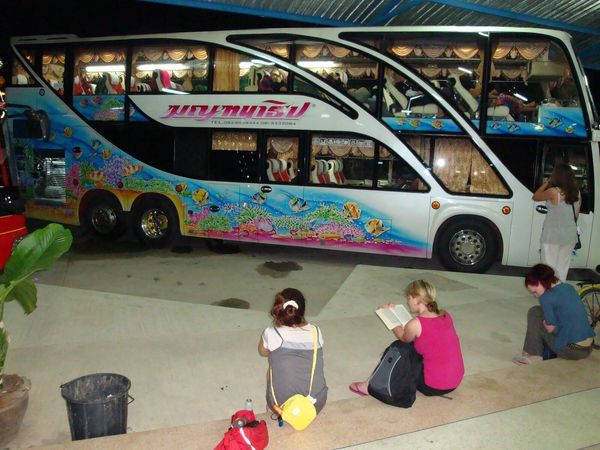 タイ・バンコク、グラビ、プーケット「初めてのタイ旅行🇹🇭」の写真：バンコクからグラビへ夜行バスで。
そっか...