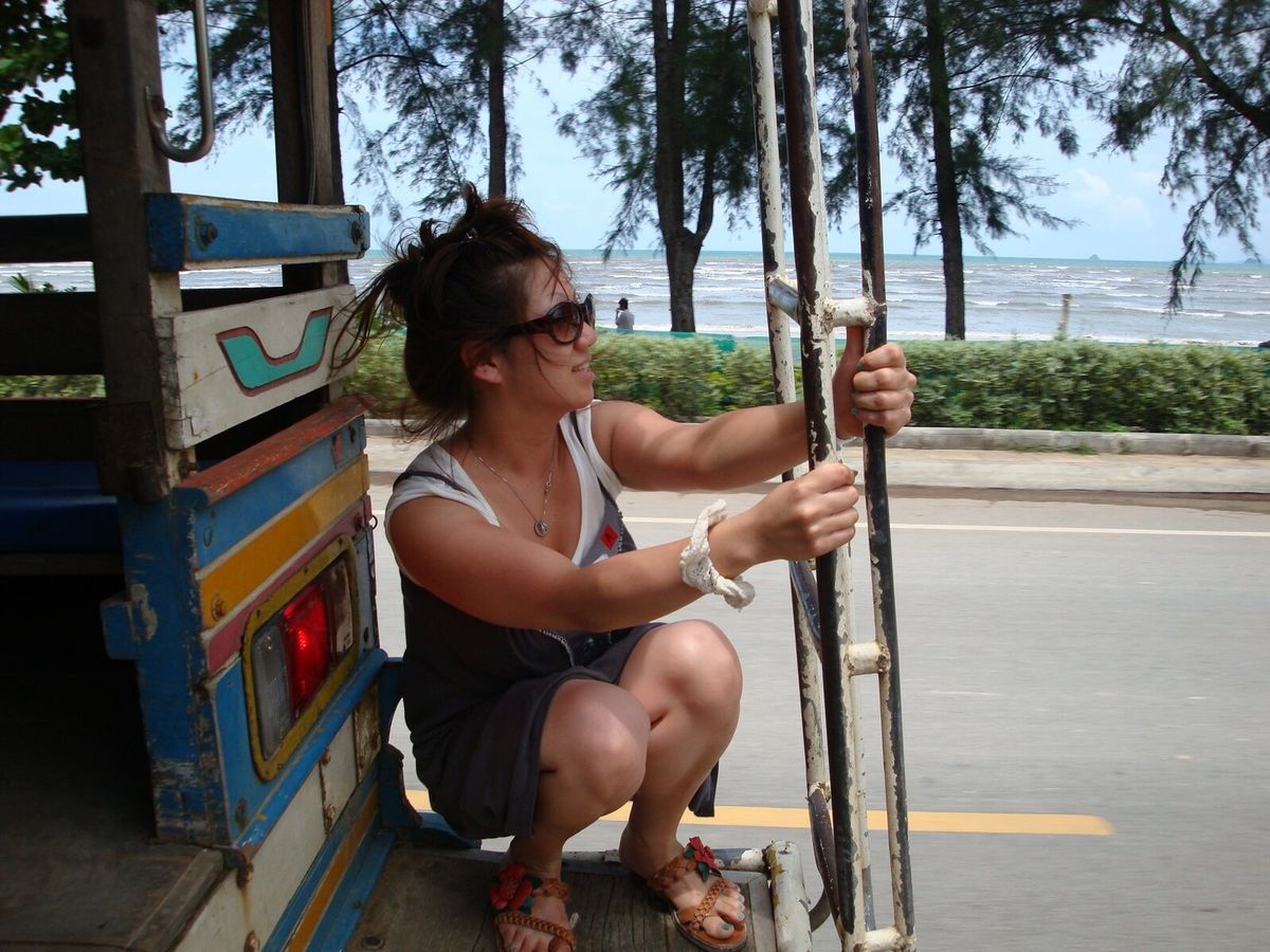 バンコクからグラビへ夜行バスで。
そっからゲストハウスまでソンテウで。