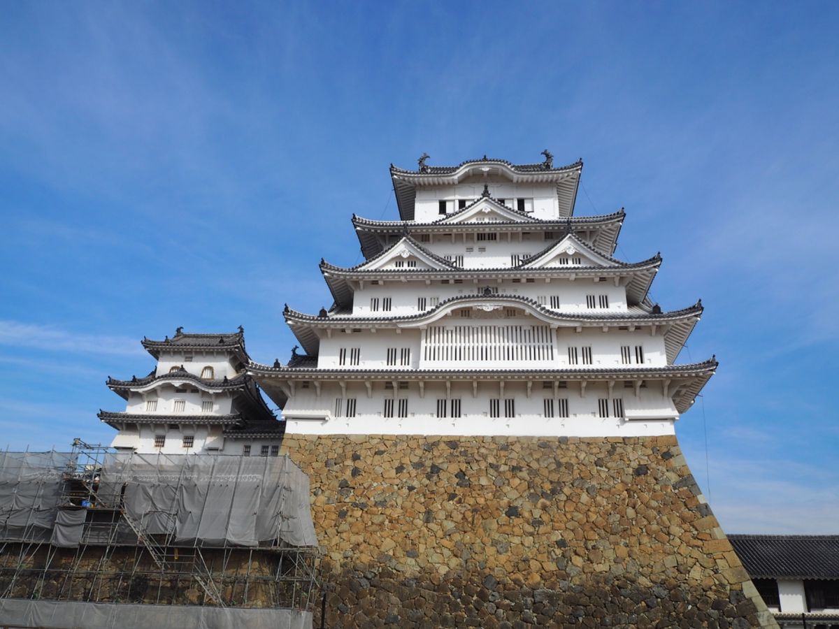姫路駅から姫路城が見えるのねー。
歩いて姫路城へ。
