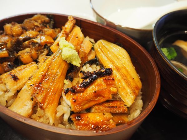 日本・兵庫県「そうだ、竹田城跡の雲海を見に行こう」の写真:姫路は穴子が名物だとは知らなかったな。
...