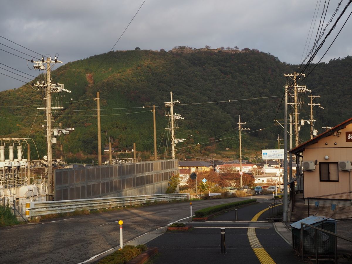 雲海は出なかった。
早々に下山、だんだん晴れてきた。