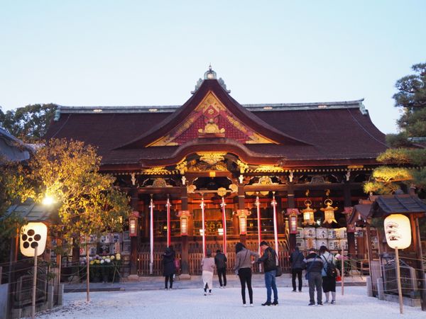 日本・兵庫県「そうだ、竹田城跡の雲海を見に行こう」の写真:北野天満宮で合格祈願のお守りを買う。