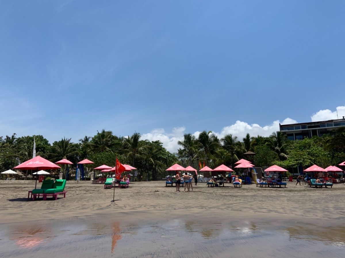 最終日、ホテル側のビーチに行ってみました🏖    波高すぎる🌊