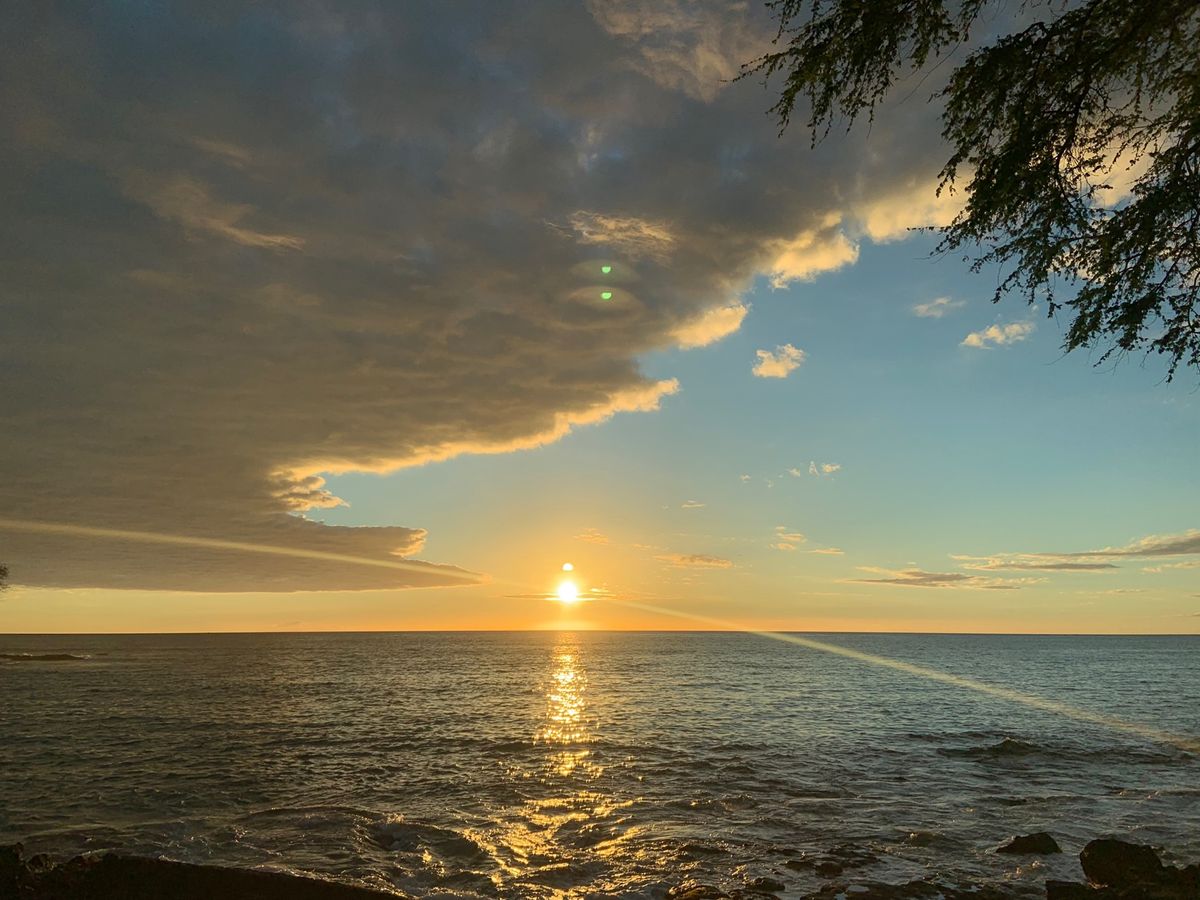 コハラコーストを通ってカイルアコナへのドライブで見られたサンセット🌅   ...