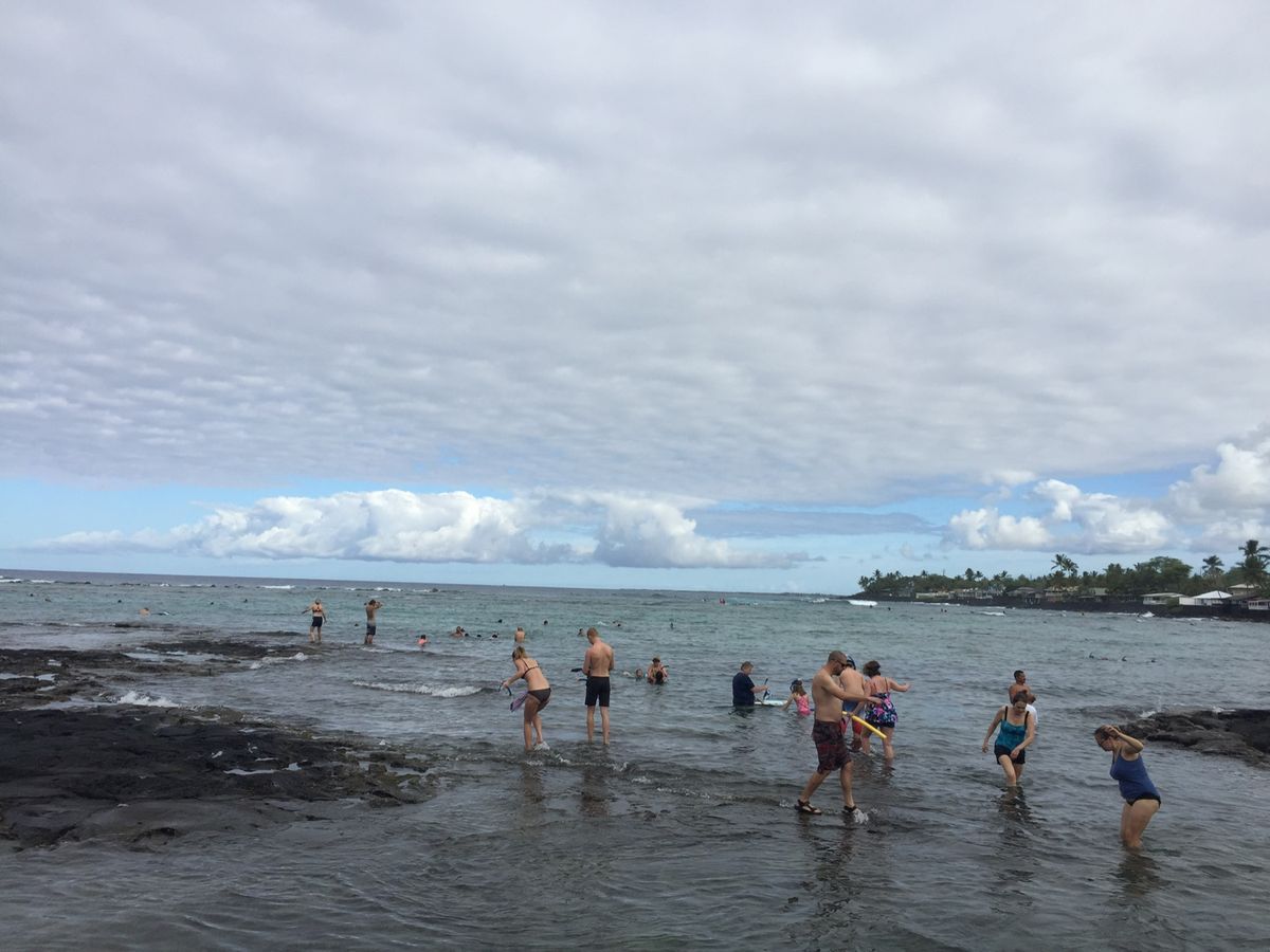 この日は朝から海へ🏖   ハワイ島では泳げるビーチが意外と少ないうえに、足...