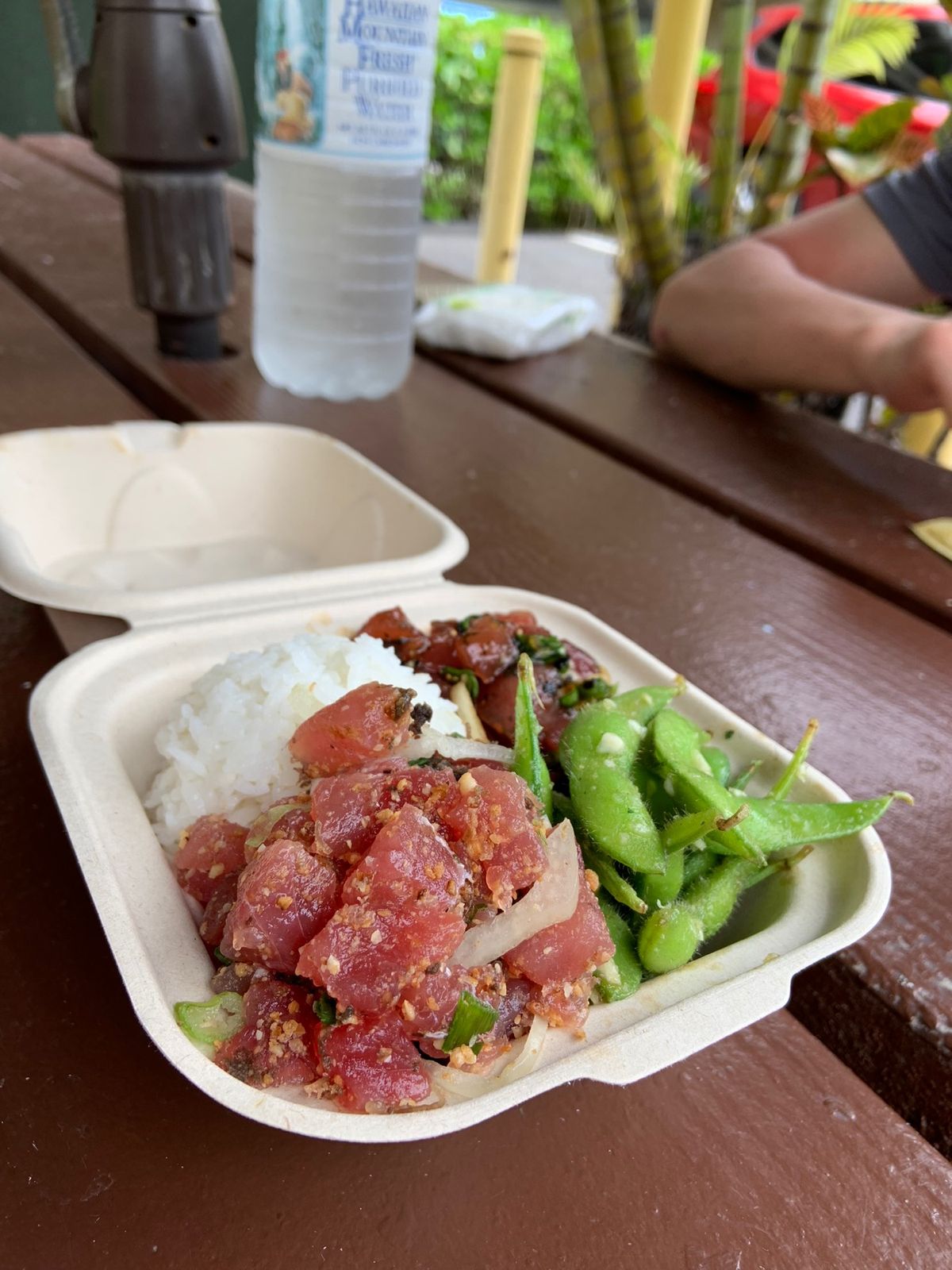 海🏖から上がった後はお腹すいたーーって。カイルアコナにある美味しいポケ屋さ...