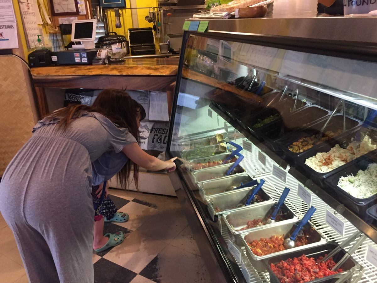 海🏖から上がった後はお腹すいたーーって。カイルアコナにある美味しいポケ屋さ...