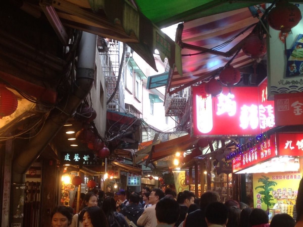 昼の九份
匂いはすごかったけど、雰囲気は最高だった。
次は夜の顔も覗きたいところ