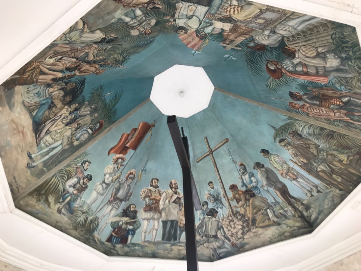 サントニーニョ教会とマゼランクロス
本当に近いです。（つながってる）