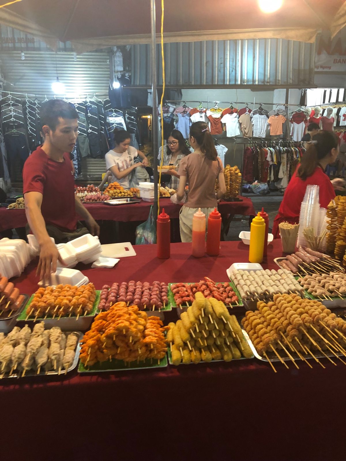 ハノイ  基本的には街歩き
ハロン湾は微妙