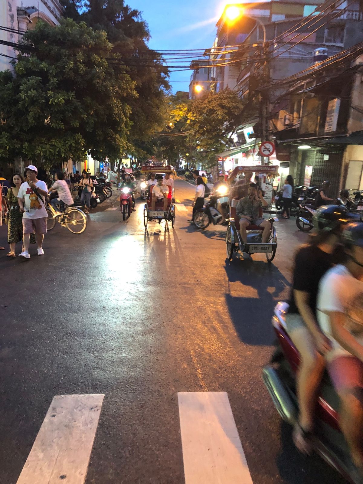 ハノイ  基本的には街歩き
ハロン湾は微妙