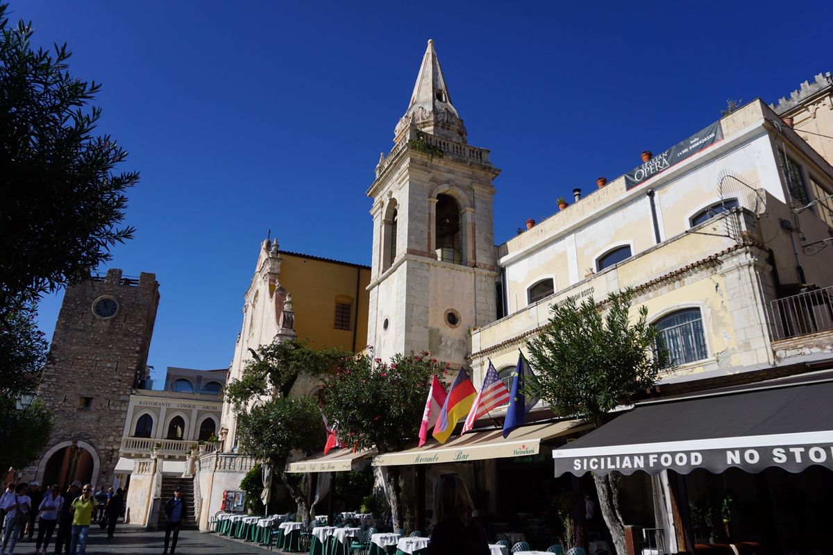 メッシーナ寄港
エクスカーションでタオルミーナへ
リゾート地なので物価は高...