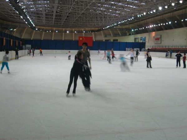 中国・北京「2009年 小6の娘と北京コソ連」の写真：首都体育館で指導を受ける