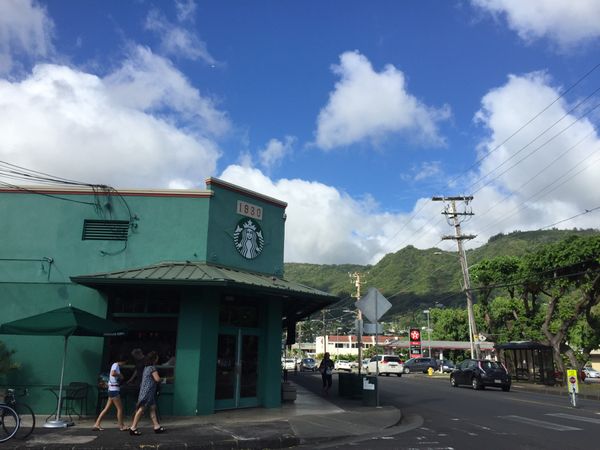 アメリカ(米国)・クアロアランチ「2019 ワイキキビーチ改修前❗️オアフ島家族旅行」の写真：緑のスタバ〜☘    見てみたかったの☕...