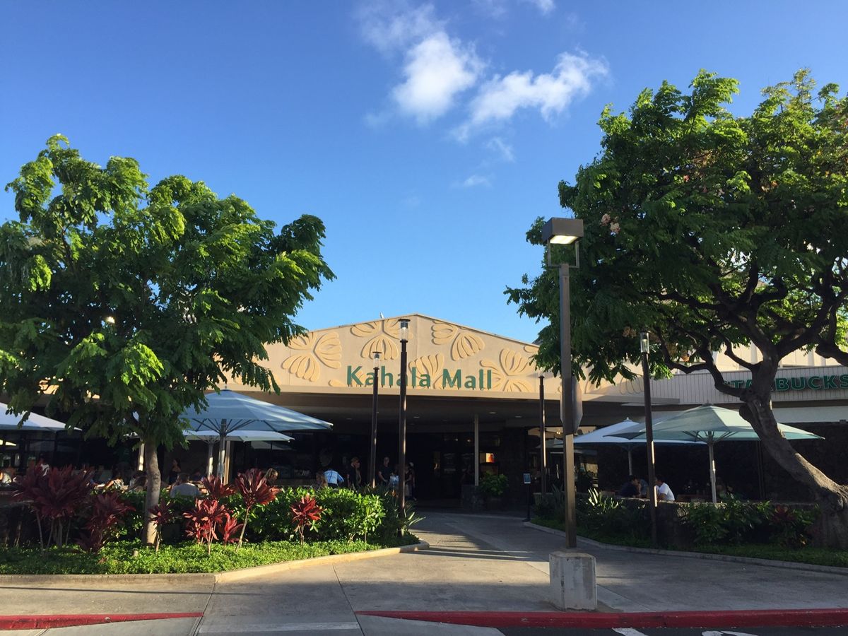 帰りに旦那さんお気に入りのカハラモールにあるWhole Foods Mar...