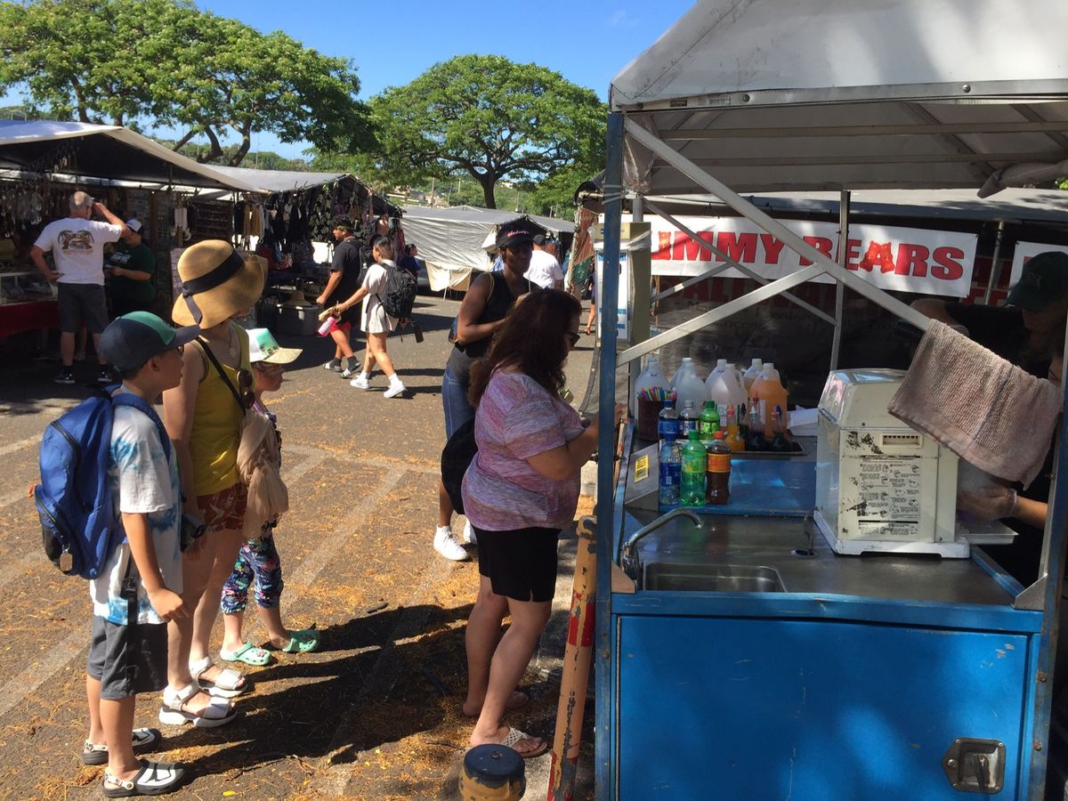 この日はまずスワップミートから。アロハスタジアム🏟ぐるりが会場で広ーい！ ...