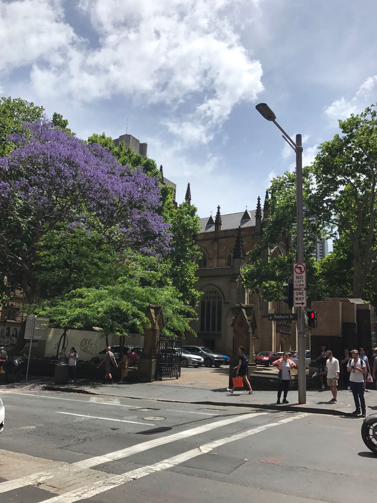 シドニー市街地を歩く。
Town Hall駅周辺～QVB