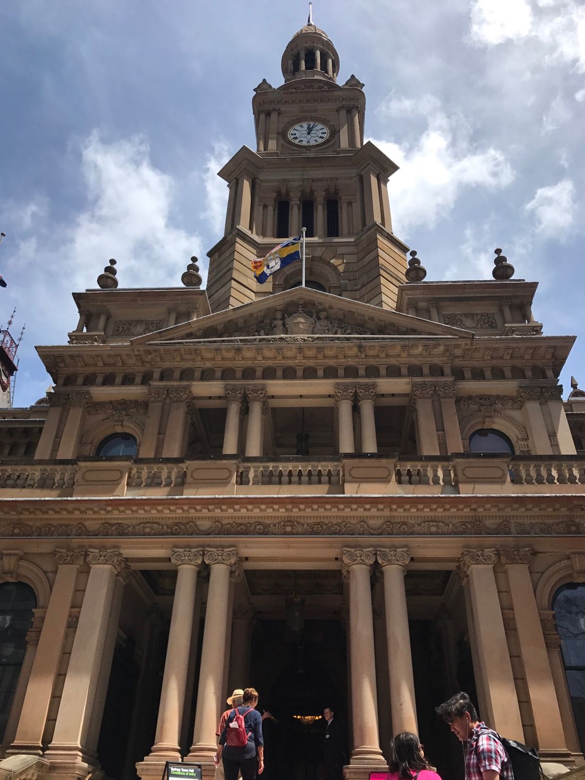 シドニー市街地を歩く。
Town Hall駅周辺～QVB