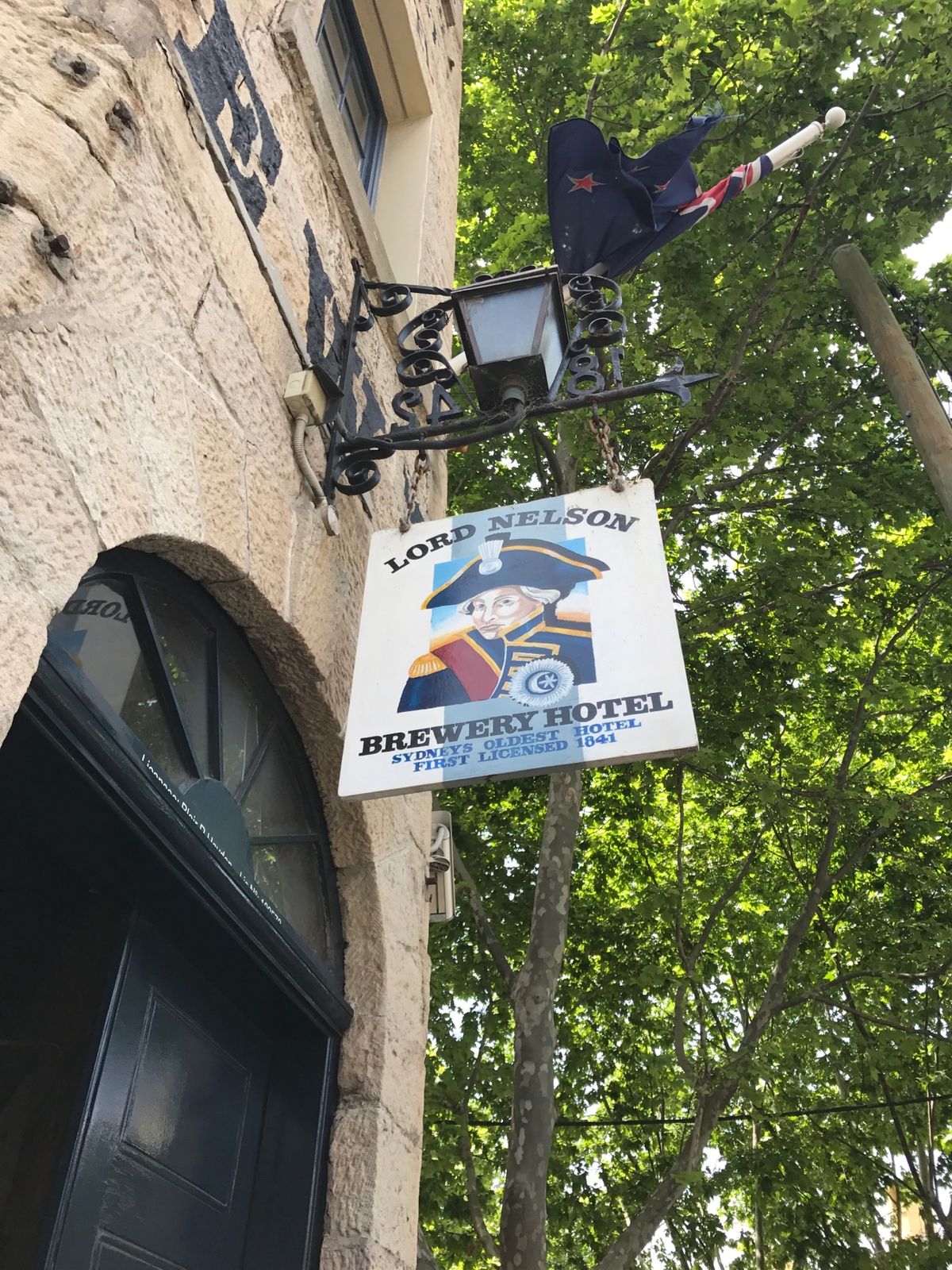 絶対行こうと決めていた「Lord Nelson Brewery Hotel」
