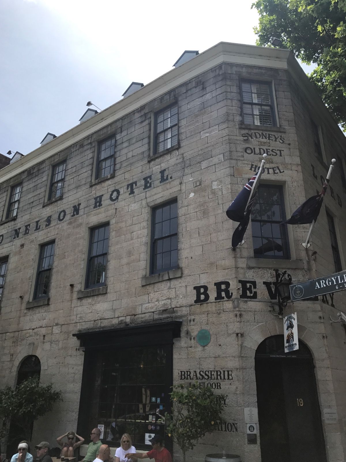 絶対行こうと決めていた「Lord Nelson Brewery Hotel」
