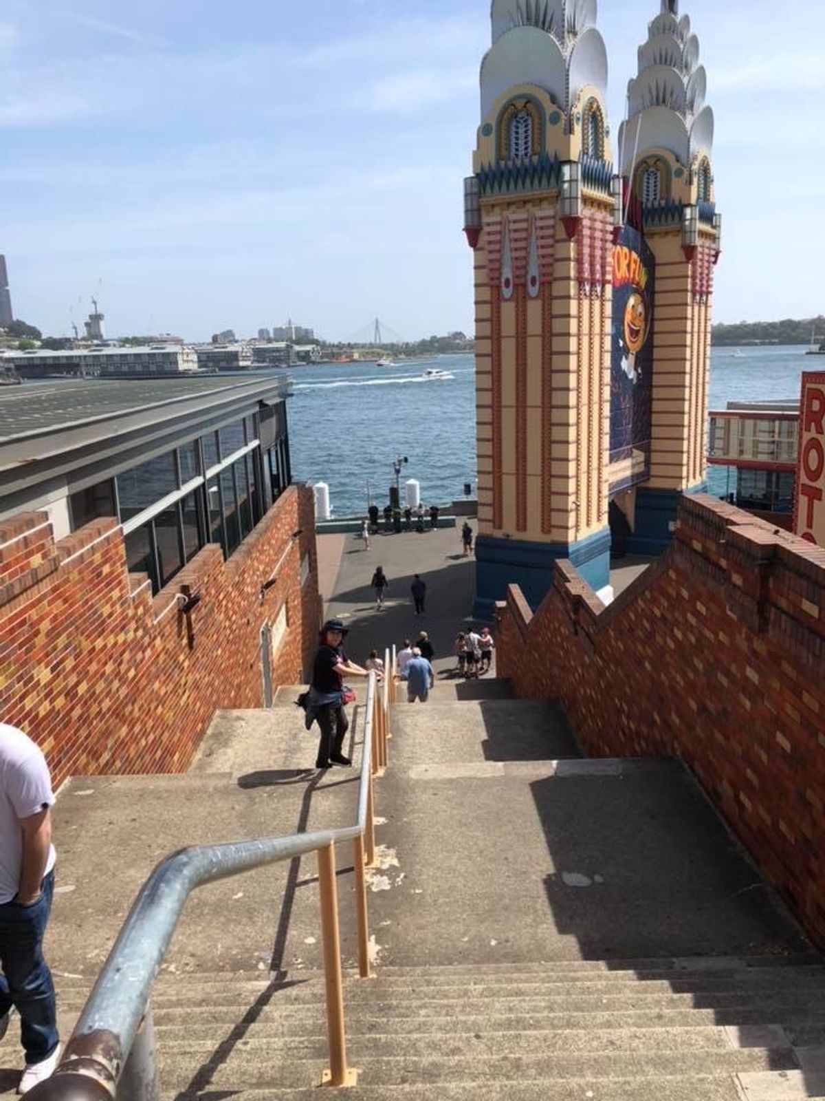 このカオスなゲート前で写真撮りたかったが為に訪れるw