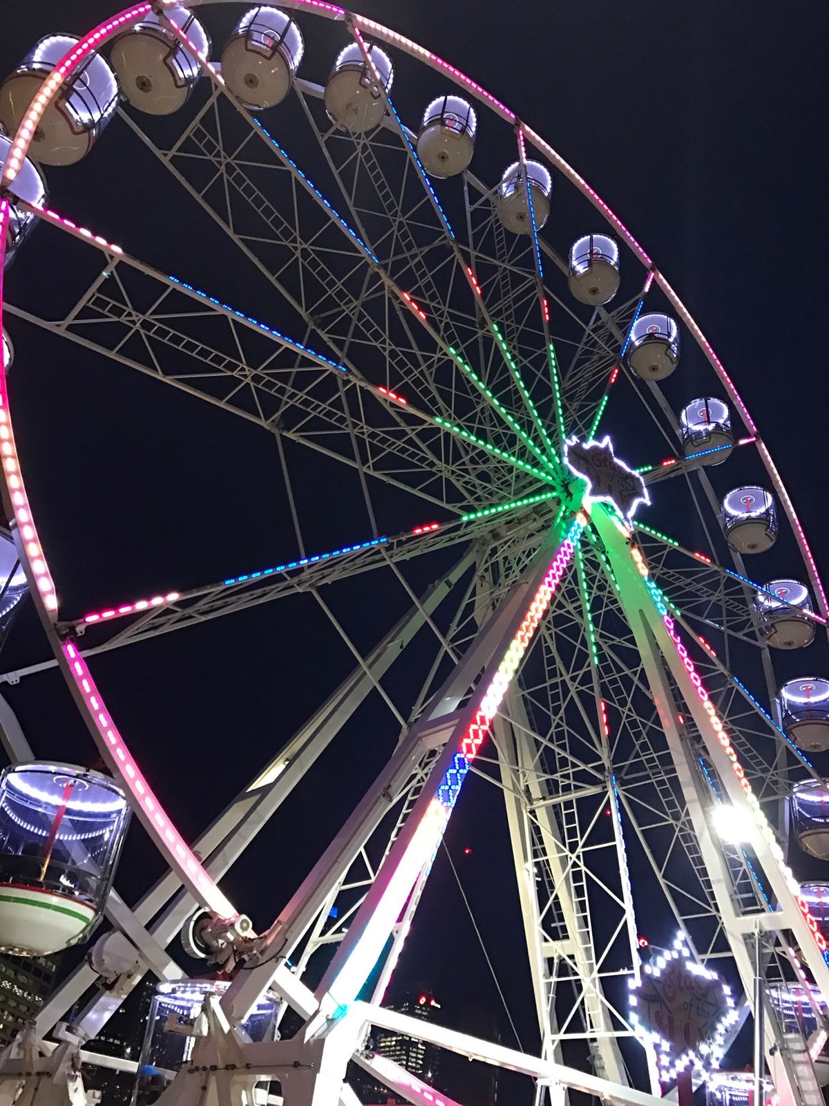 夜のダーリングハーバーはとても綺麗。
ピアモントブリッヂを歩いてまた市街地へ。