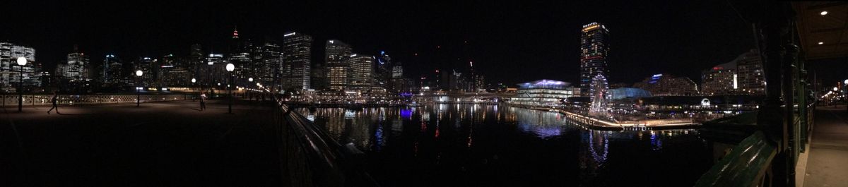 夜のダーリングハーバーはとても綺麗。
ピアモントブリッヂを歩いてまた市街地へ。