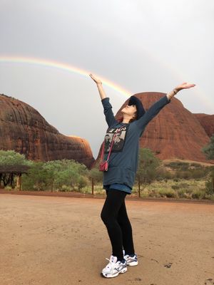 カタ・ジュタは遠景からで圧倒された。
天気悪かったけど、二重に架かる虹が...