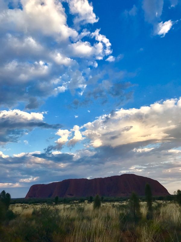 オーストラリア連邦・シドニー、ウルル「娘学校視察の旅」の写真：ウルルサンライズ。
サンセットとはまた...