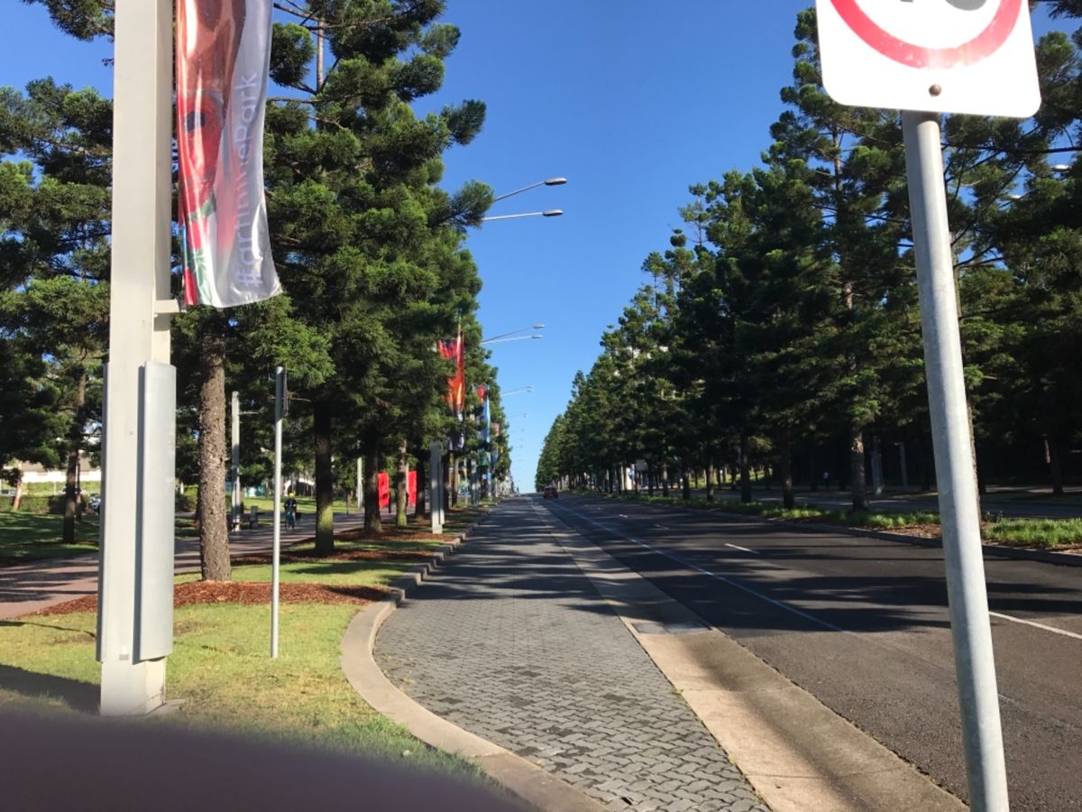 翌朝ホテル周辺散策。
シドニーオリンピックの名残りの場所みたい。
ホテ...