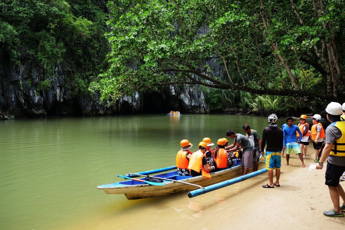 地底河川ツアーに参加！
洞窟の規模は圧巻です