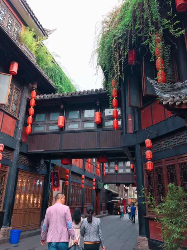 中国・成都「トランジットでの時間潰し　ひとり旅🇨🇳」の写真：錦里
最寄りの地下鉄から少し距離があり、...