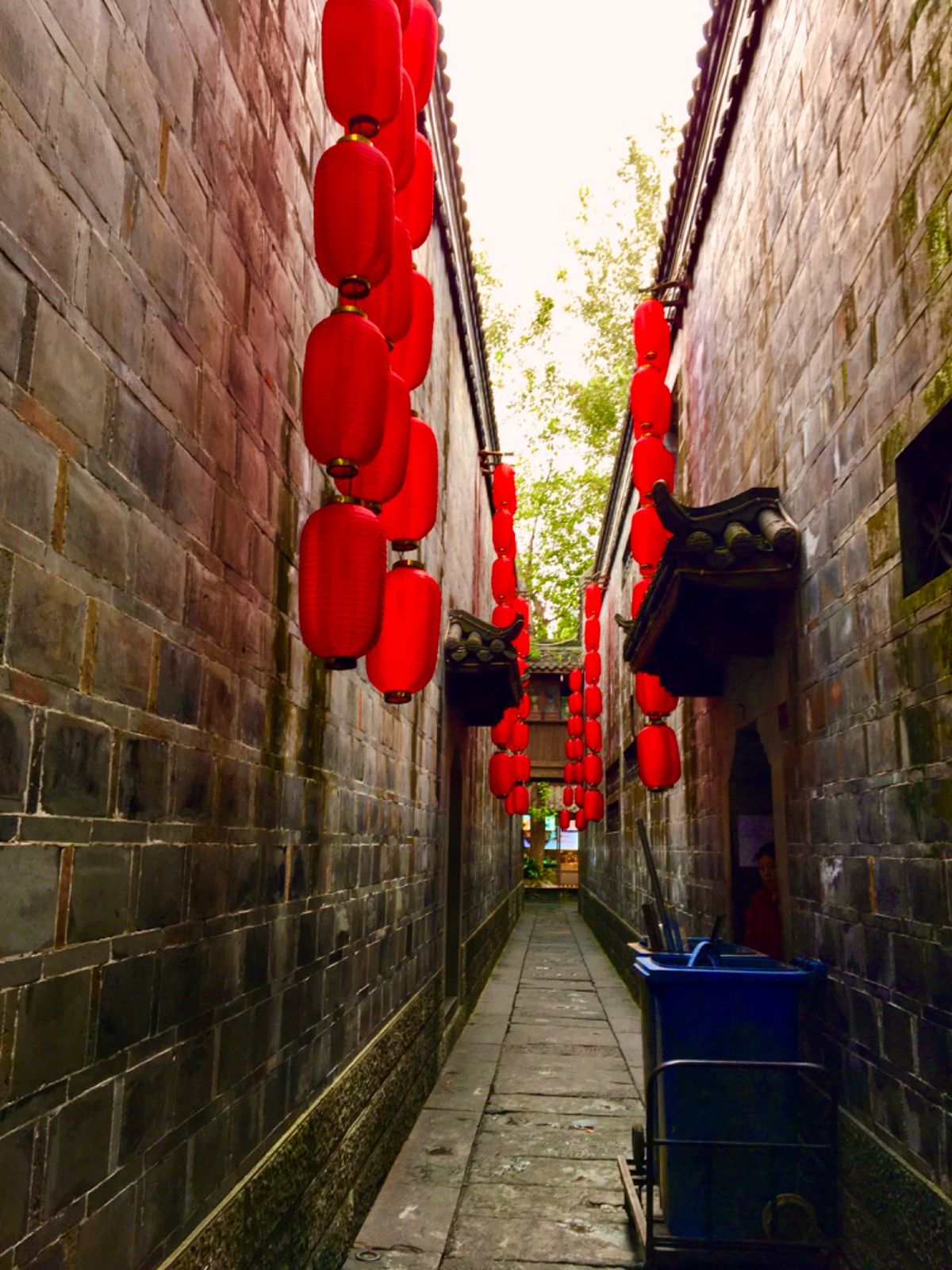 錦里
最寄りの地下鉄から少し距離があり、色々な人に助けてもらってたどり着い...