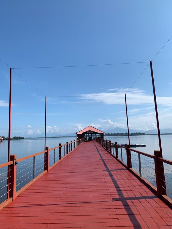 マレーシア・ブキッメラ・オランウータンサンクチュアリ・「オランウータンとマレーシア温泉旅」の写真:オランウータンサンクチュアリまでは桟橋を...