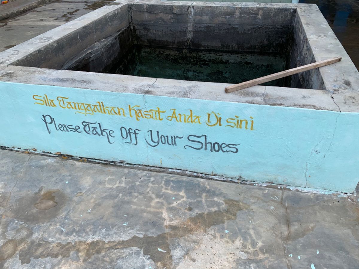 熱い温泉とぬるい温泉をホースで割ります！
露天だから暑いし汗が止まらなかった〜💦