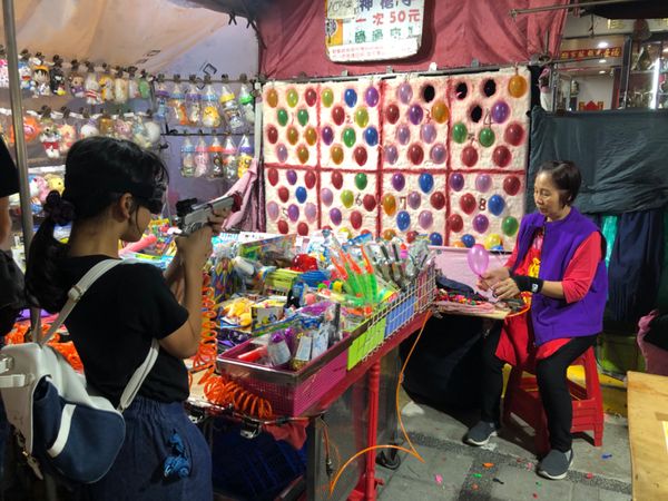 台湾・台北「３度目の台北（娘と二人旅）」の写真：寧夏夜市
食べ物あり、ゲームあり
初めて...