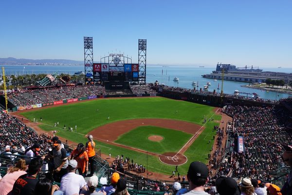 アメリカ(米国)・サンフランシスコ・AT&Tパーク「初めてのメジャーリーグ」の写真：座席から見た球場