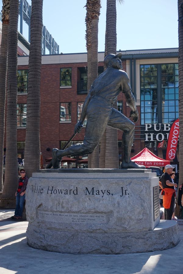 アメリカ(米国)・サンフランシスコ・AT&Tパーク「初めてのメジャーリーグ」の写真：レジェンドの足跡かな⁈