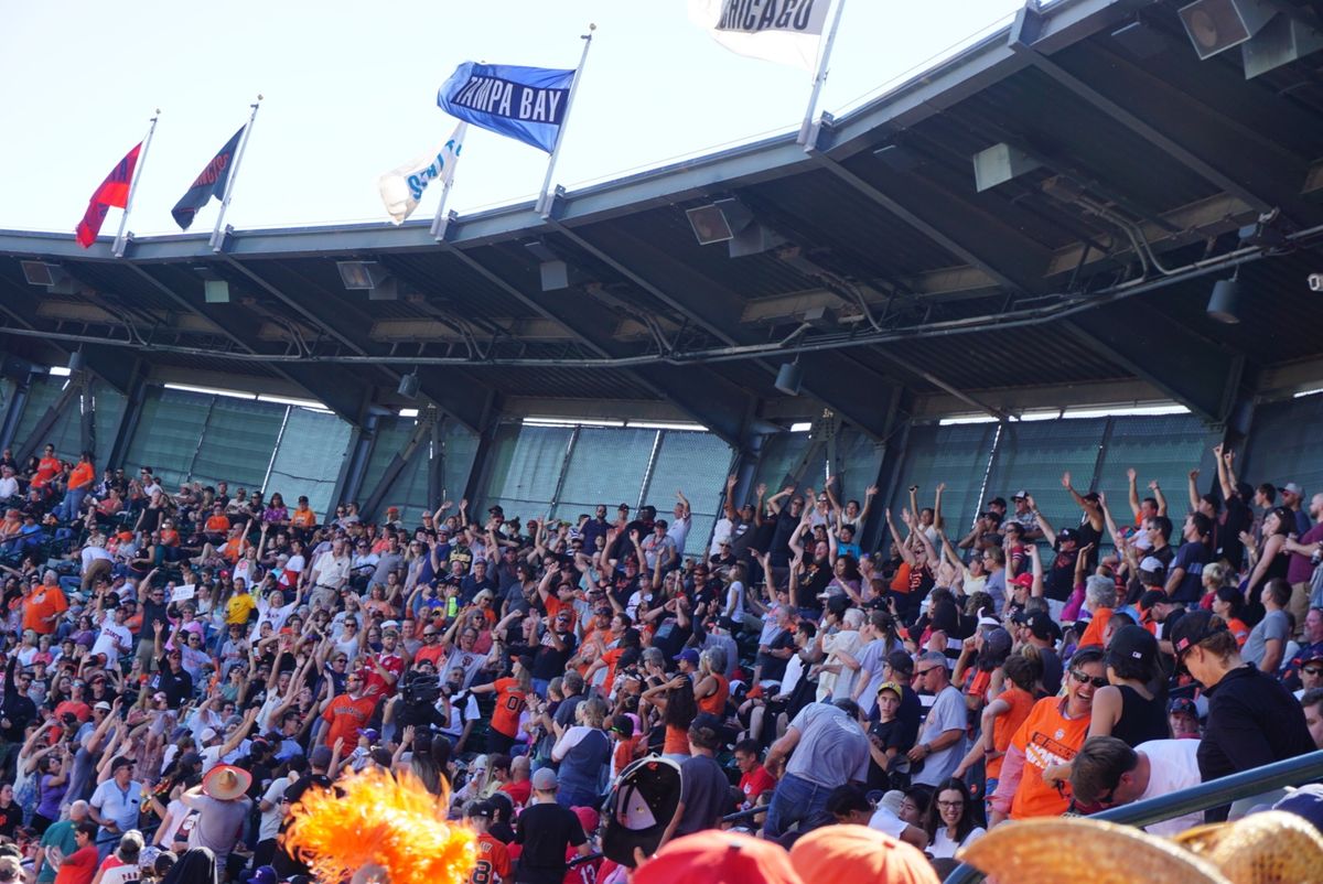 ゲームが始まると球場内は大盛り上がり！