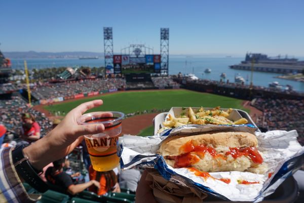 アメリカ(米国)・サンフランシスコ・AT&Tパーク「初めてのメジャーリーグ」の写真：暑いからビールがすすんだ！
