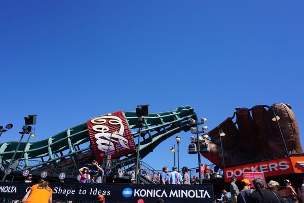 アメリカ(米国)・サンフランシスコ・AT&Tパーク「初めてのメジャーリーグ」の写真：このコカコーラの中は滑り台！滑りたかった...