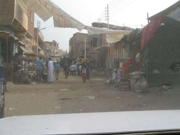 エジプト・ギザ「2010年 エジプト　エジプト人と過ごすサハラ砂漠とギザのピラミッド」の写真：カイロで知り合った男性に、あなたの家が見...