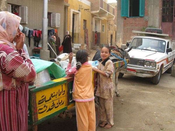 エジプト・ギザ「2010年 エジプト　エジプト人と過ごすサハラ砂漠とギザのピラミッド」の写真：村の子供達 4
笑顔が続けば紛争もなくな...