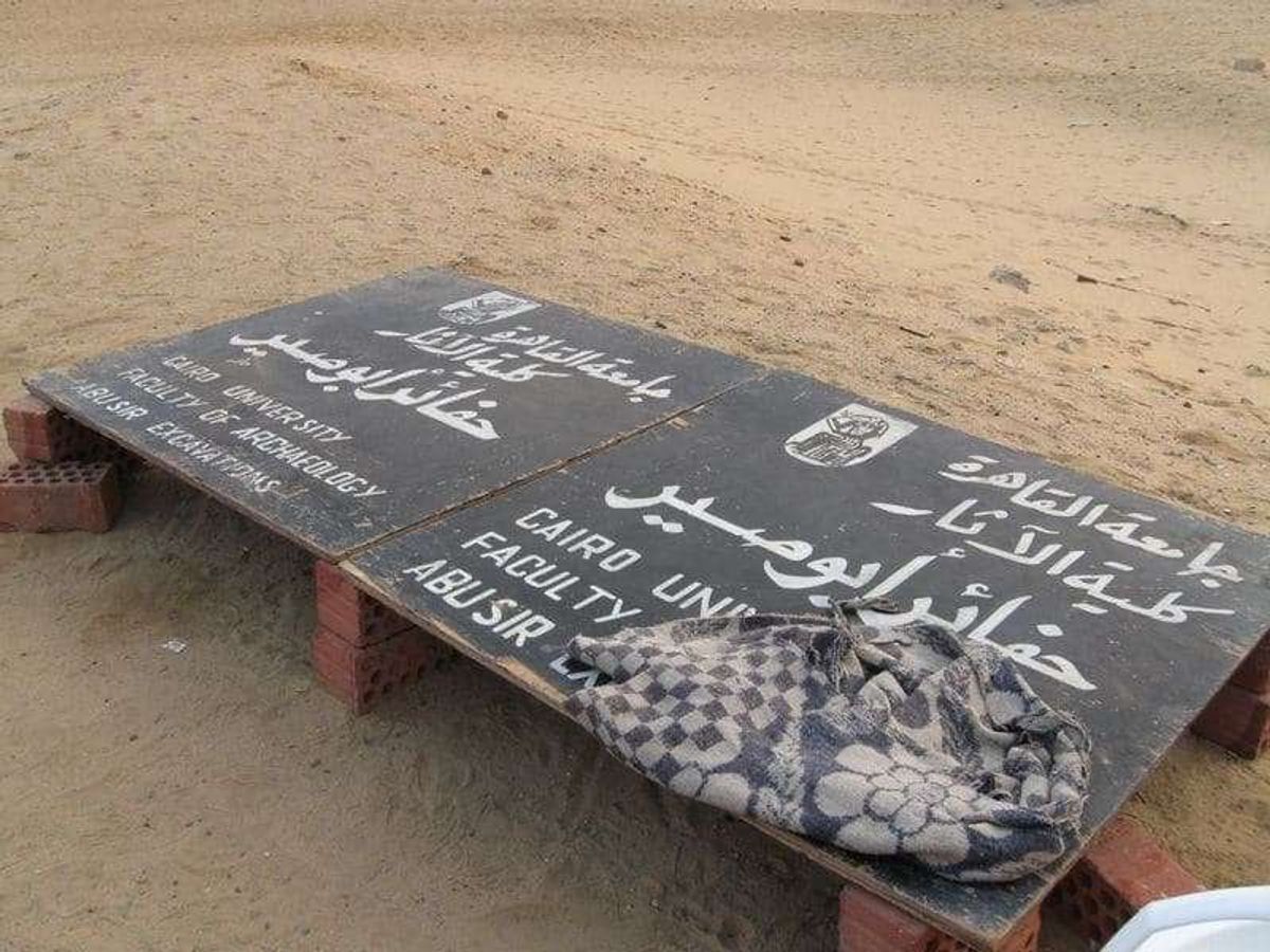 ベッド代わりの板。
サハラ砂漠の夜は寒かった。