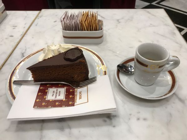 オーストリア・ザルツブルク、ウィーン「ドイツ、オーストリア、チェコひとり旅🇩🇪🇦🇹🇨🇿」の写真：グルメ🍺🍴🍰