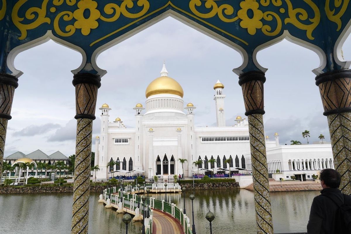 ブルネイってもっと発展しているかと思ったら、イマイチ…
町の見所はモスクと...